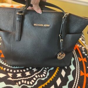 Michael Kors Elegant Black Tote FREE SHIPPING. GREAT BUY!